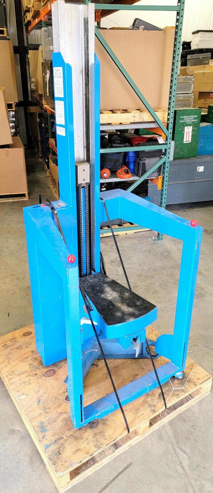 Mohawk Mobile Lift 500LBS Capacity