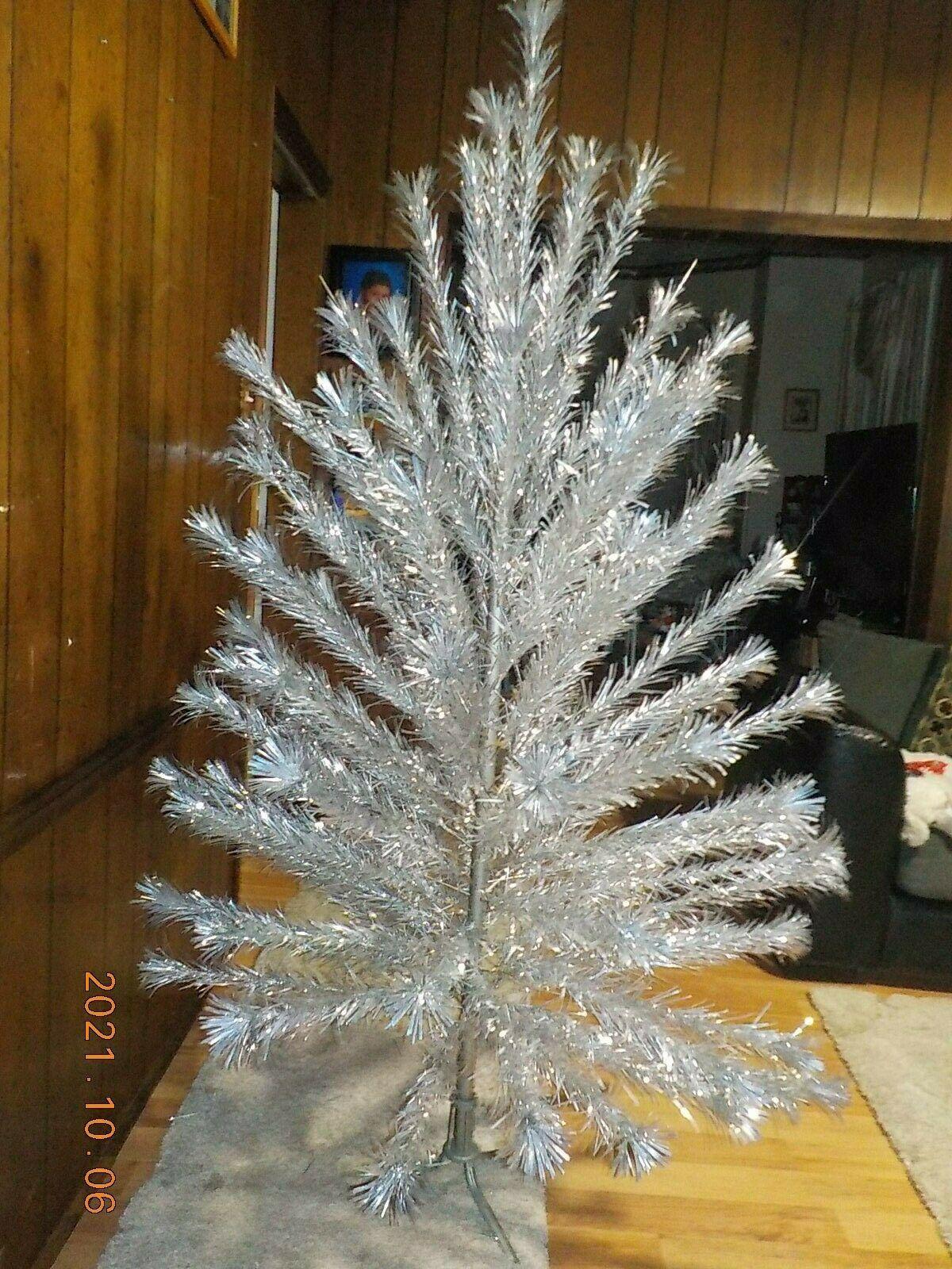 Peco Deluxe Aluminum Christmas Tree 6" Tall  90 Branches  with Box USA
