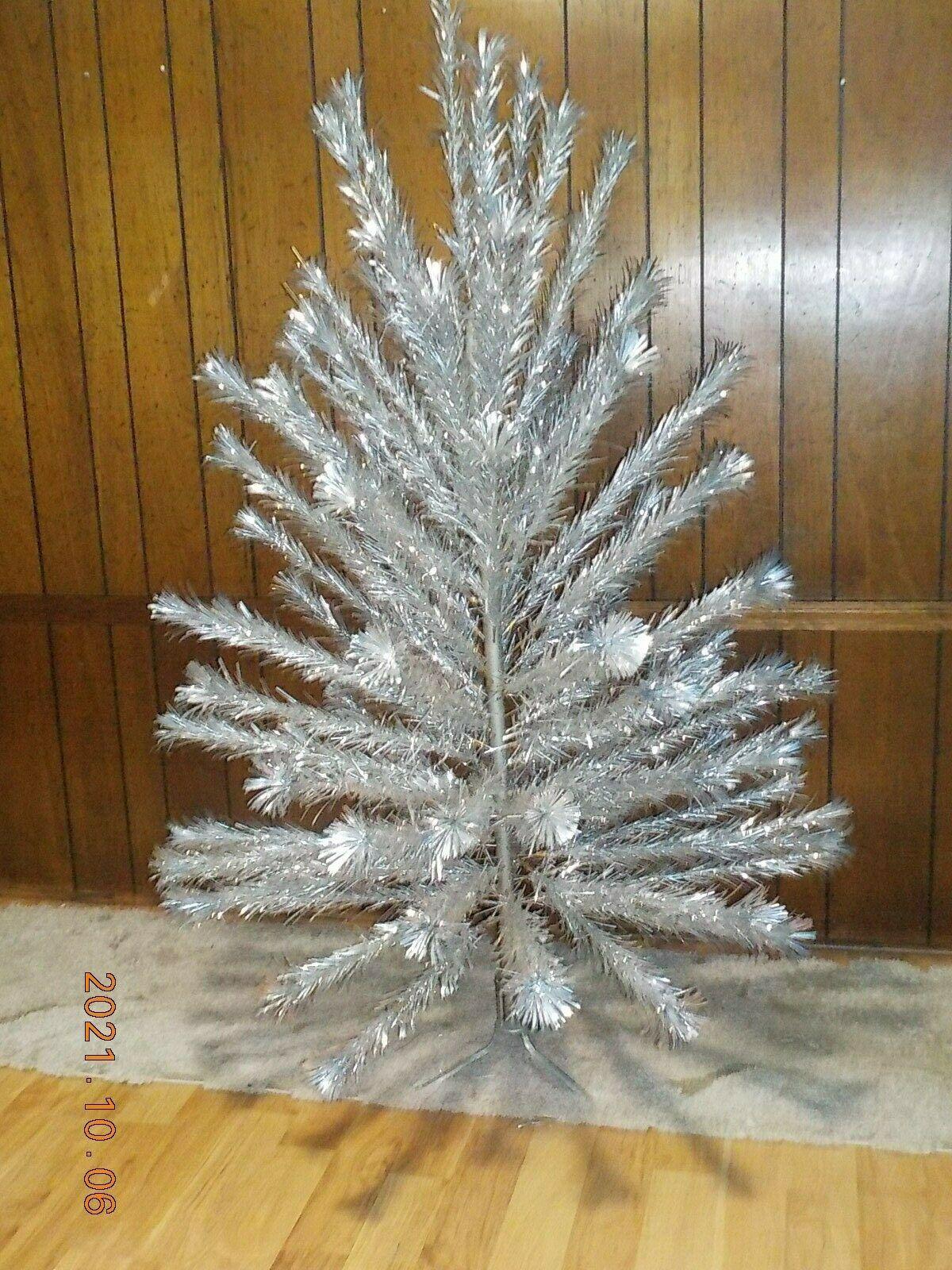 Peco Deluxe Aluminum Christmas Tree 6" Tall  90 Branches  with Box USA