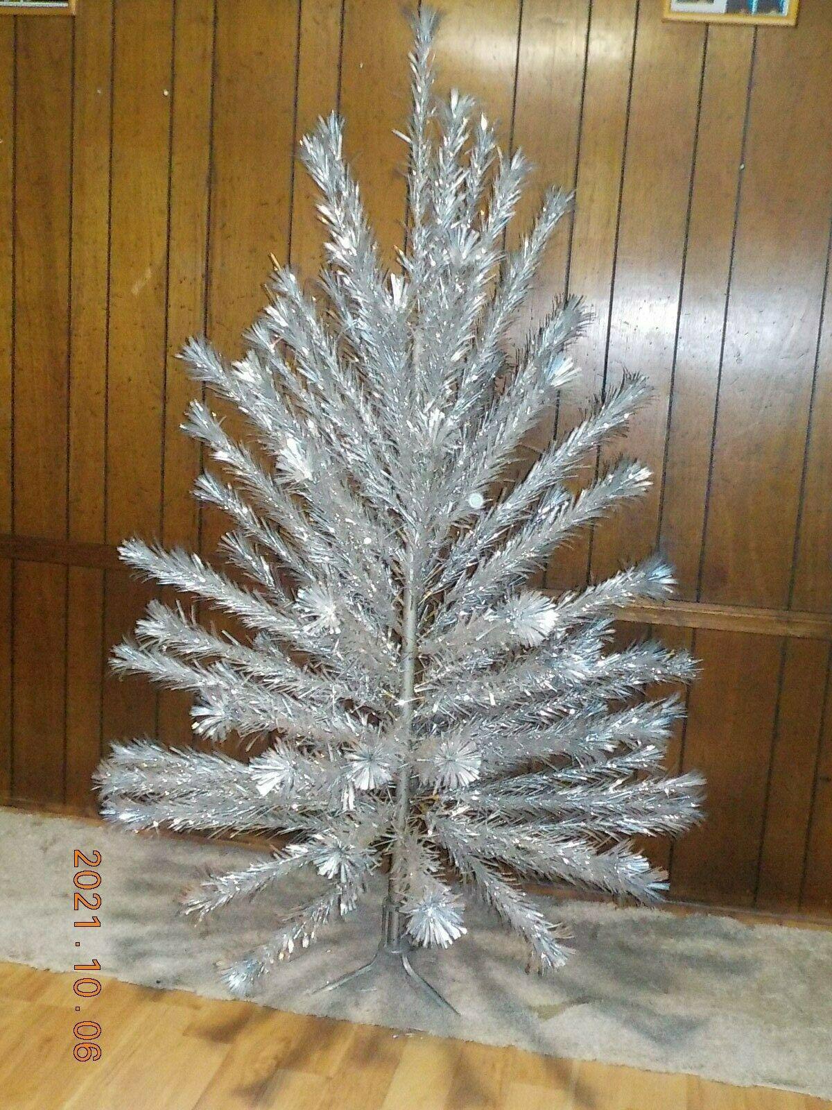 Peco Deluxe Aluminum Christmas Tree 6" Tall  90 Branches  with Box USA